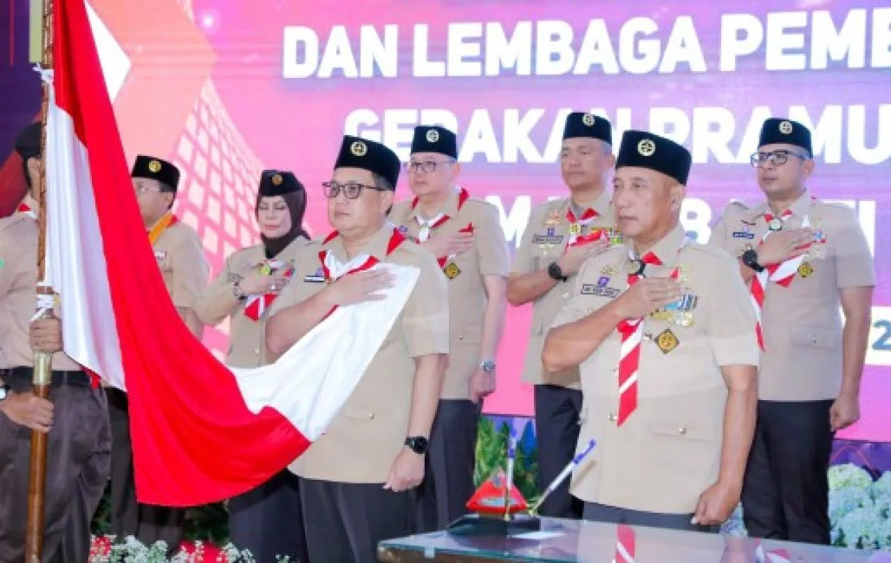 Dikukuhkan Sebagai Ketua Mabida Pramuka Jatim, Pj Gubernur Adhy Sebut Pramuka Ikut Berperan Dalam Pembangunan Jatim