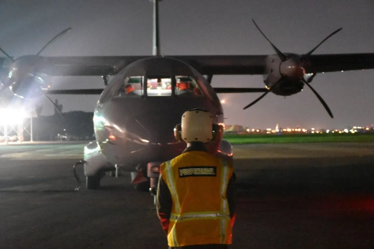 Skuadron Camar Laut Wing Udara 2 Latihan Terbang Malam