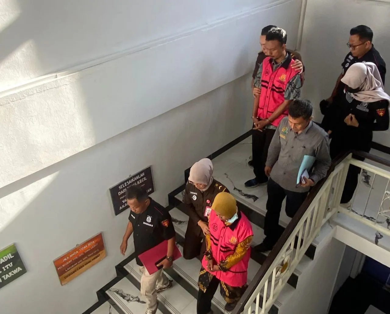 Kejari Sidoarjo Tahan Kades dan Sekdes Kletek, Kecamatan Taman, Sidoarjo Terkait Pungli PTSL