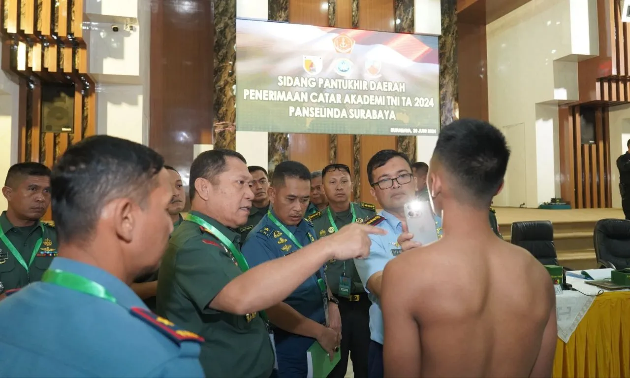 Ketua Panselinda Surabaya Pimpin Pelaksanaan Sidang Pantukhir Catar Akademi TNI