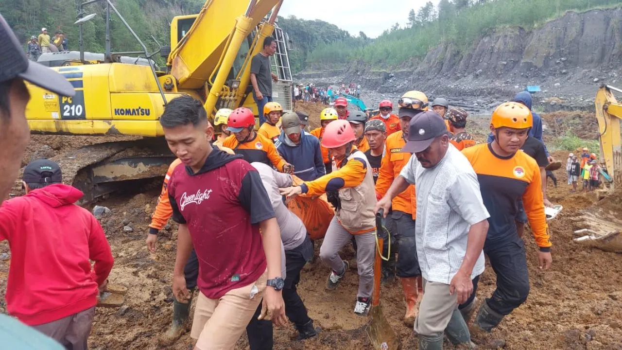 Korban Longsoran Tambang Pasir di Lumajang Ditemukan