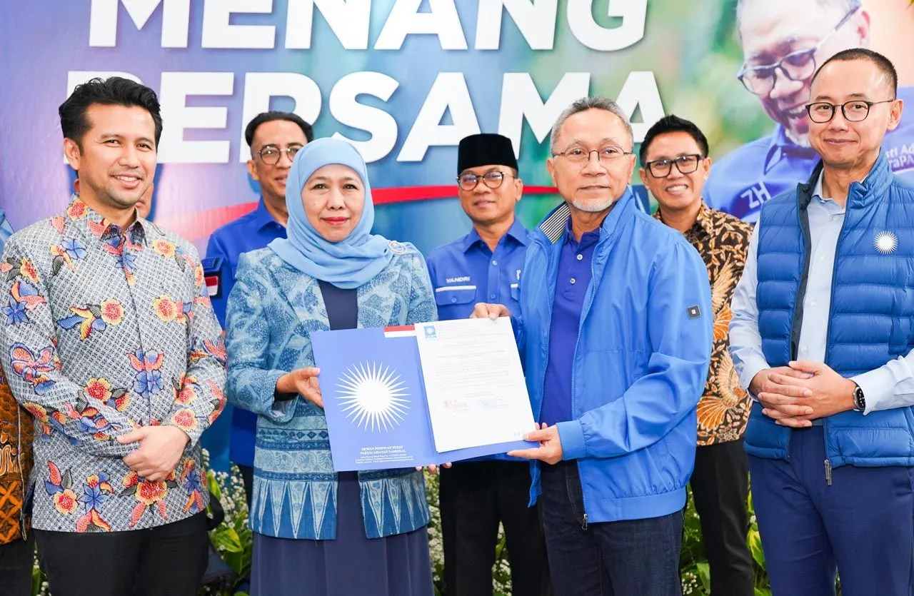 PAN Resmi Serahkan SK Rekom Pilgub Jatim 2024 untuk Khofifah-Emil