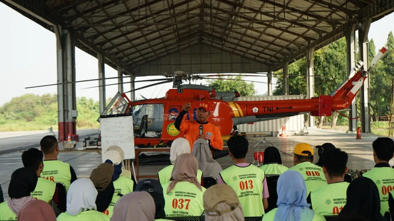 Wing Udara 2 Puspenerbal Beri Materi Evakuasi Medis Udara untuk Mahasiswa UNAIR