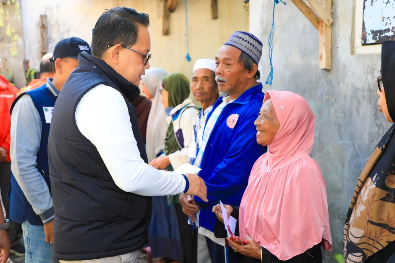 Program Bedah Rumah, Pj. Gubernur Adhy: Aksi Nyata Pemprov Jatim Kurangi Angka Kemiskinan