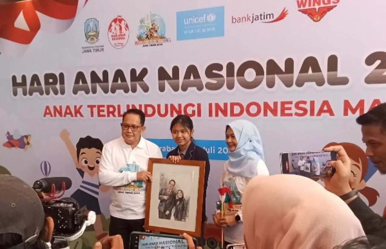 Pj.Gubernur Adhy Terima Penghargaan UNICEF di Peringatan HAN 2024