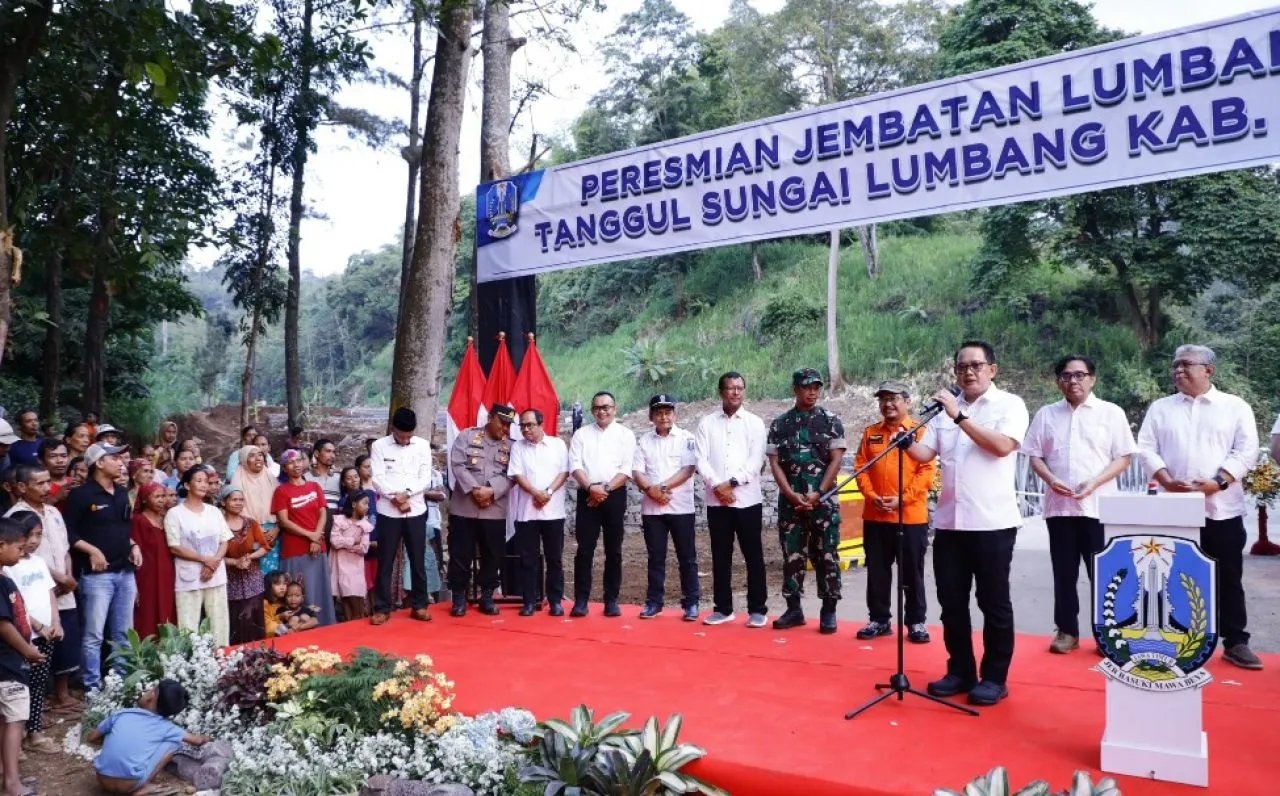 Resmikan Jembatan dan Tanggul Sungai Lumbang Pasuruan, Pj. Gubernur Adhy: Ini Bukti Respon Cepat Pemprov Jatim