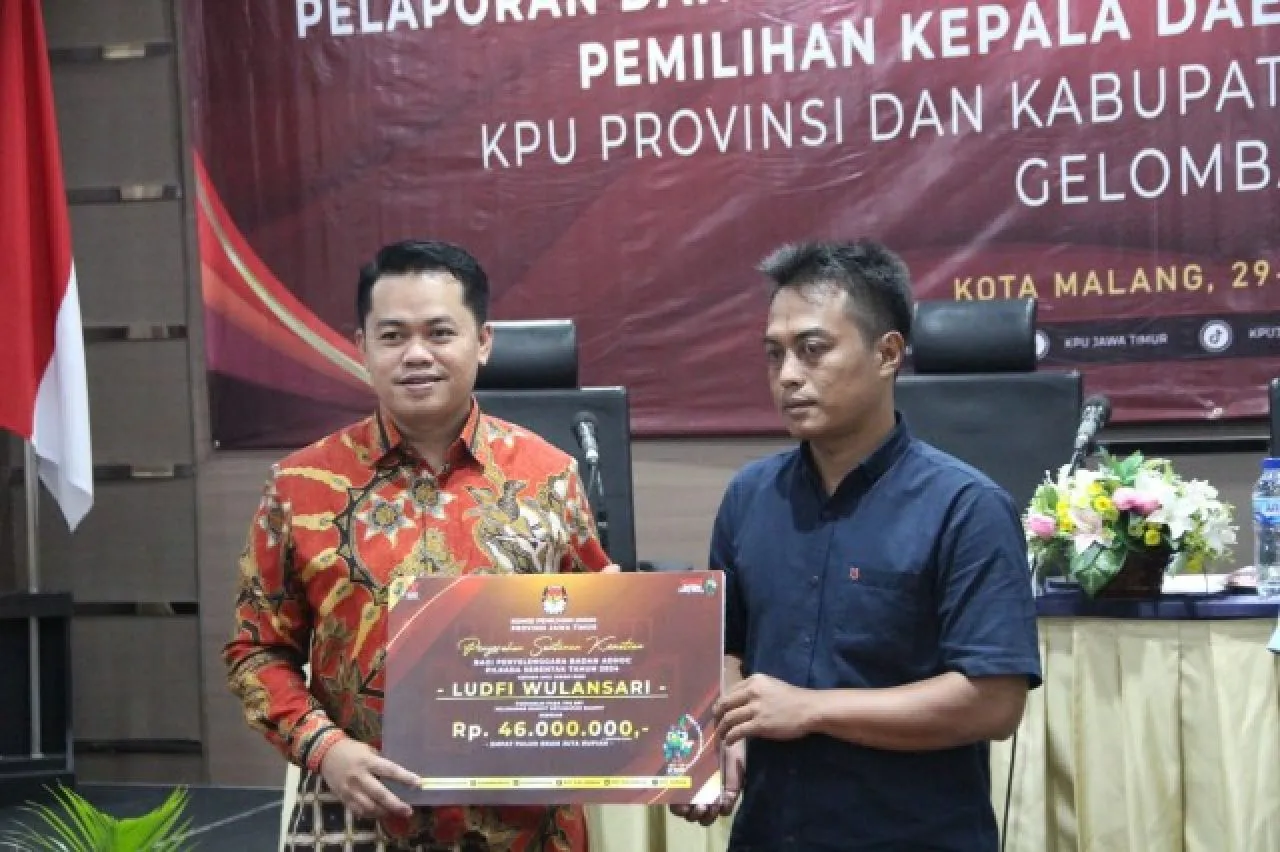 KPU Jatim Serahkan Santunan ke Ahli Waris Pantarlih yang Meninggal Dunia