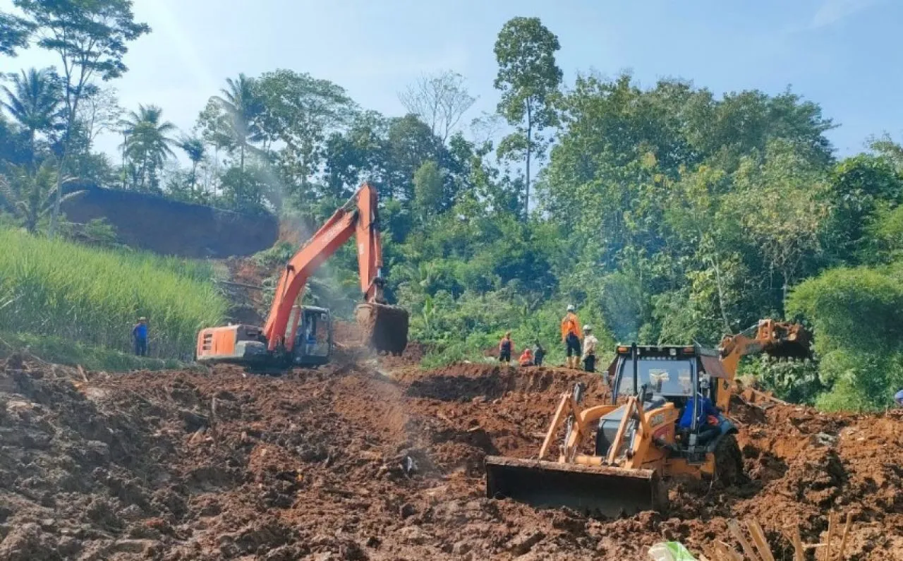 Dua Orang Meninggal Dunia Tertimbun Tanah Longsor di Kabupaten Blitar