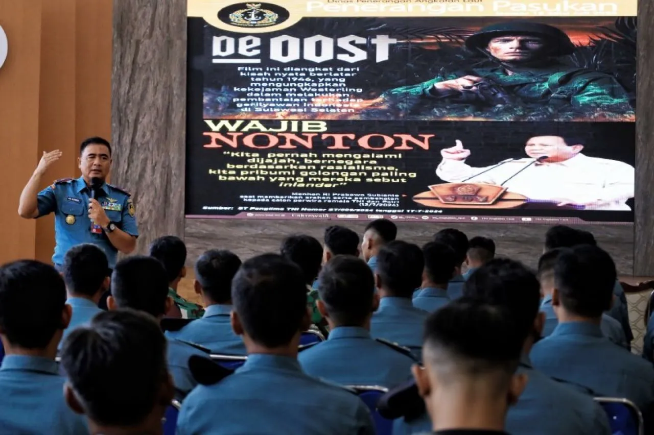 Personel Penerbangan Wilayah Surabaya Nobar Film De Oost