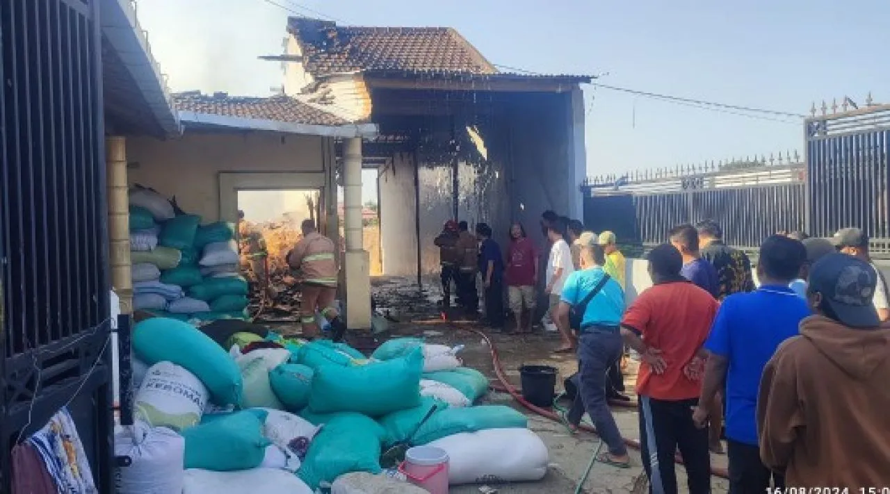 Korsleting Listrik, Gudang Penggilingan Padi Terbakar
