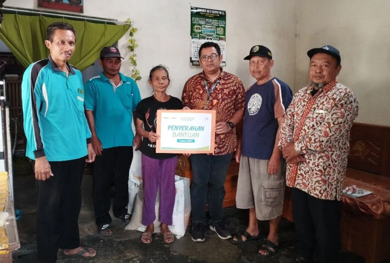 Jasa Tirta I Serahkan Bantuan Lima Sarana Sanitasi di Tulungagung