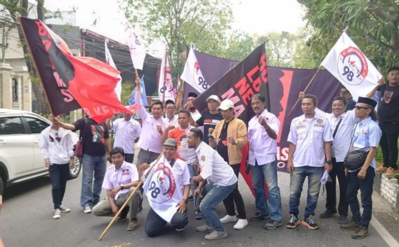 KAWAN Khofifah Emil Dampingi Pendaftaran ke KPU Jatim