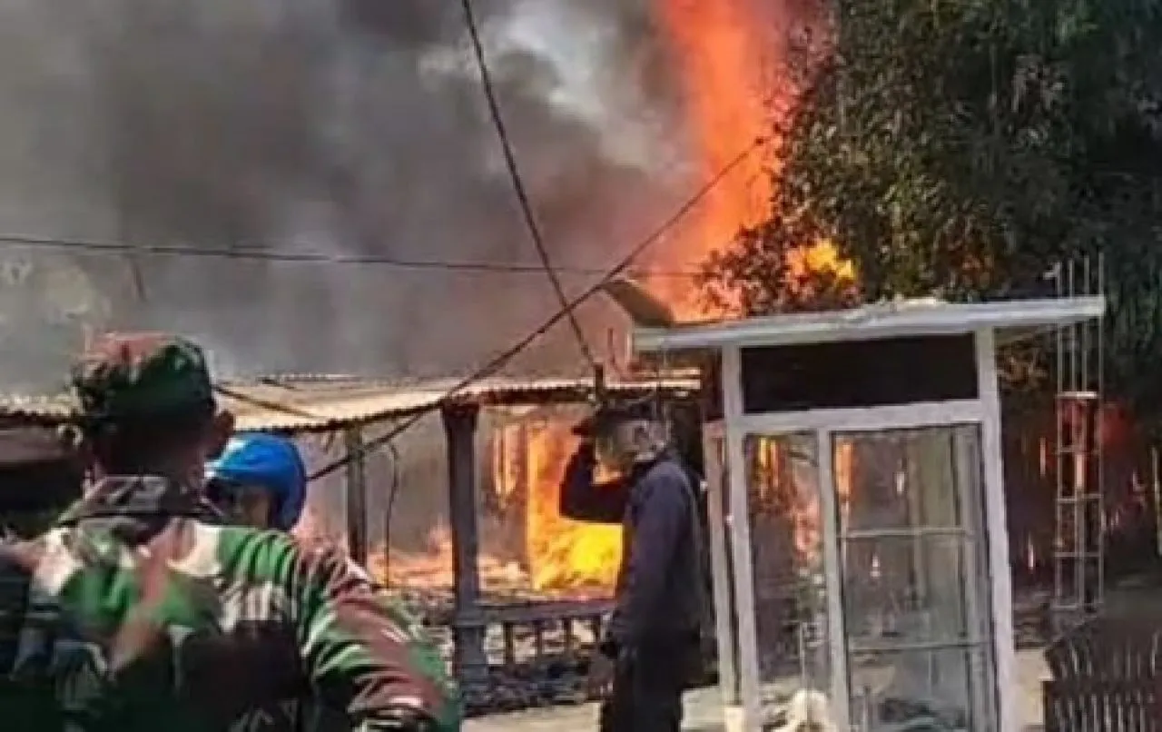 Korsleting Listrik Musnahkan Rumah Janda di Madiun