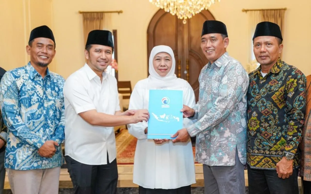 Lima Parpol Tambah Kekuatan Khofifah-Emil, Kompak Serahkan SK B1 KWK