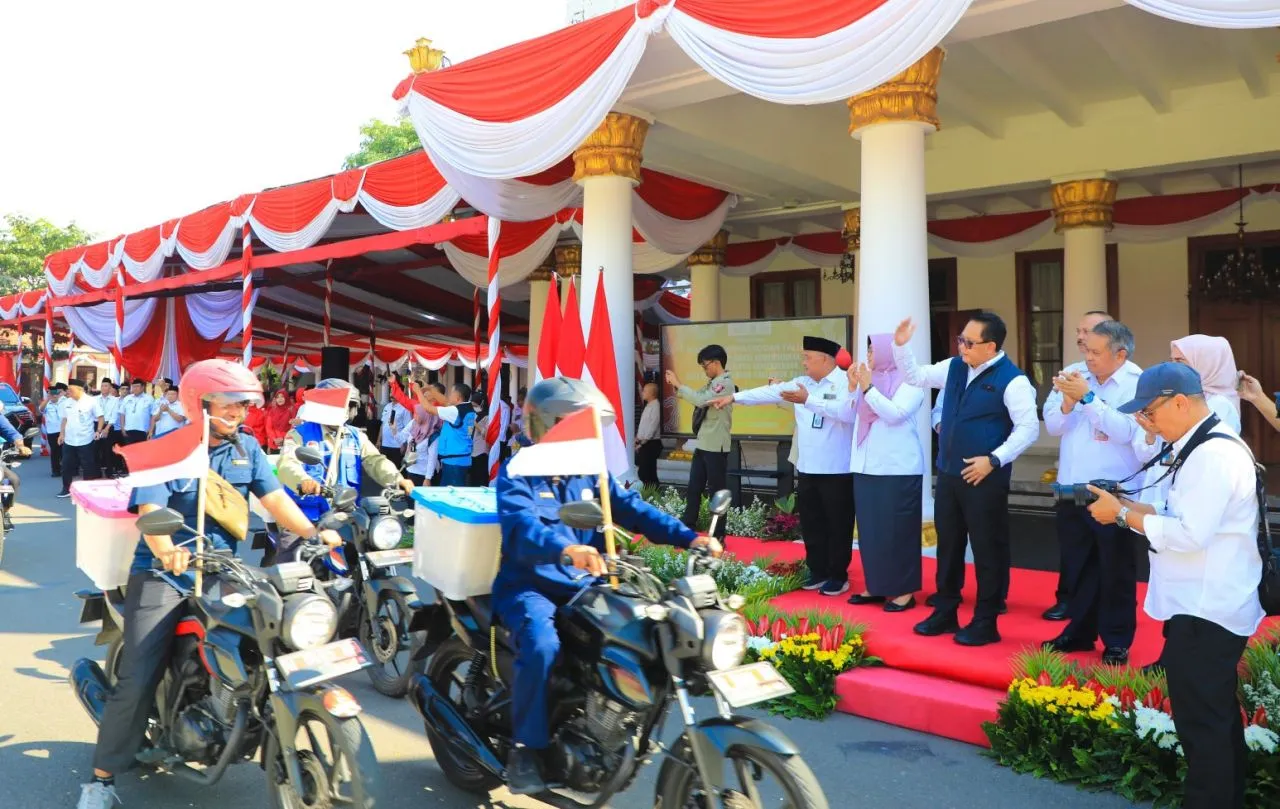 Pj. Gubernur Adhy Lepas TAGANA, Salurkan Tali Asih Bagi Keluarga Pahlawan dan Perintis Kemerdekaan