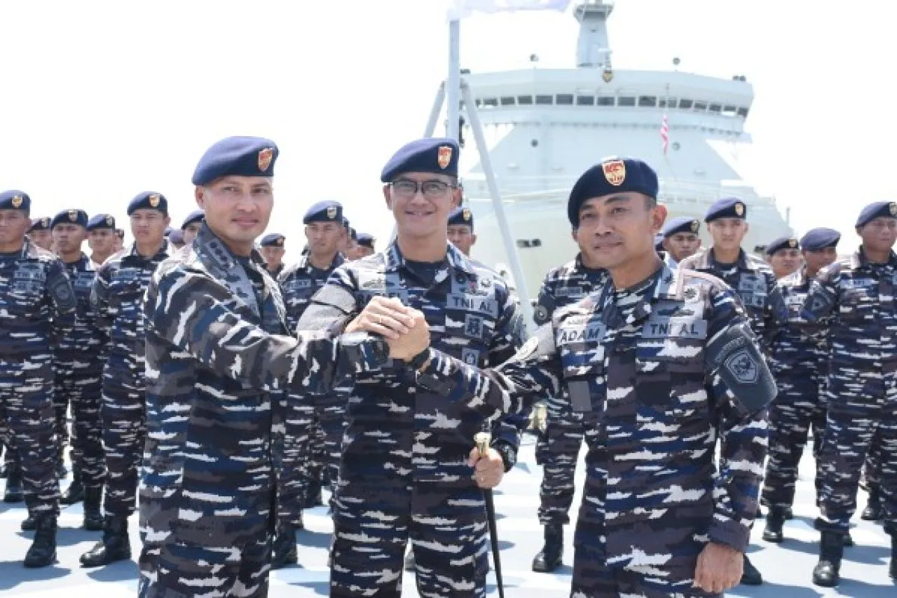 Tongkat Komando Komandan KRI Raden Eddy Martadinata-331 Diserahterimakan