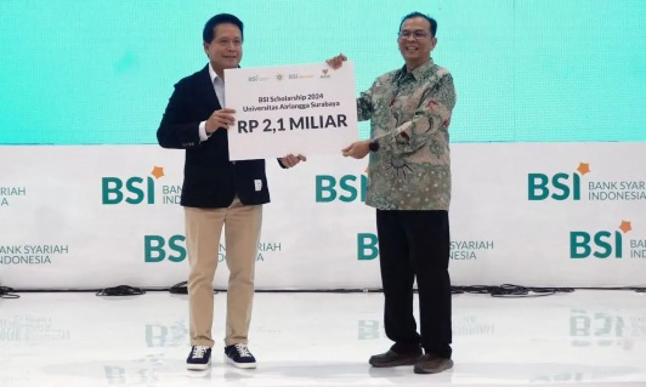 BSI Salurkan Beasiswa Rp 10 Miliar Untuk Mahasiswa di Jawa Timur