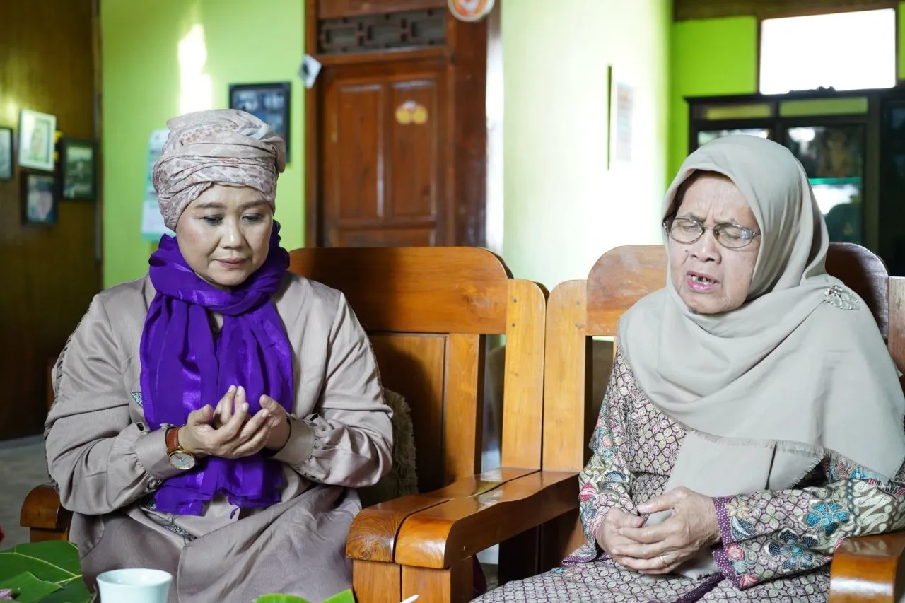 Luluk Sowan Nyai Muthiah dan Fatayat NU Ngawi, Diskusikan Persoalan Perempuan di Jatim
