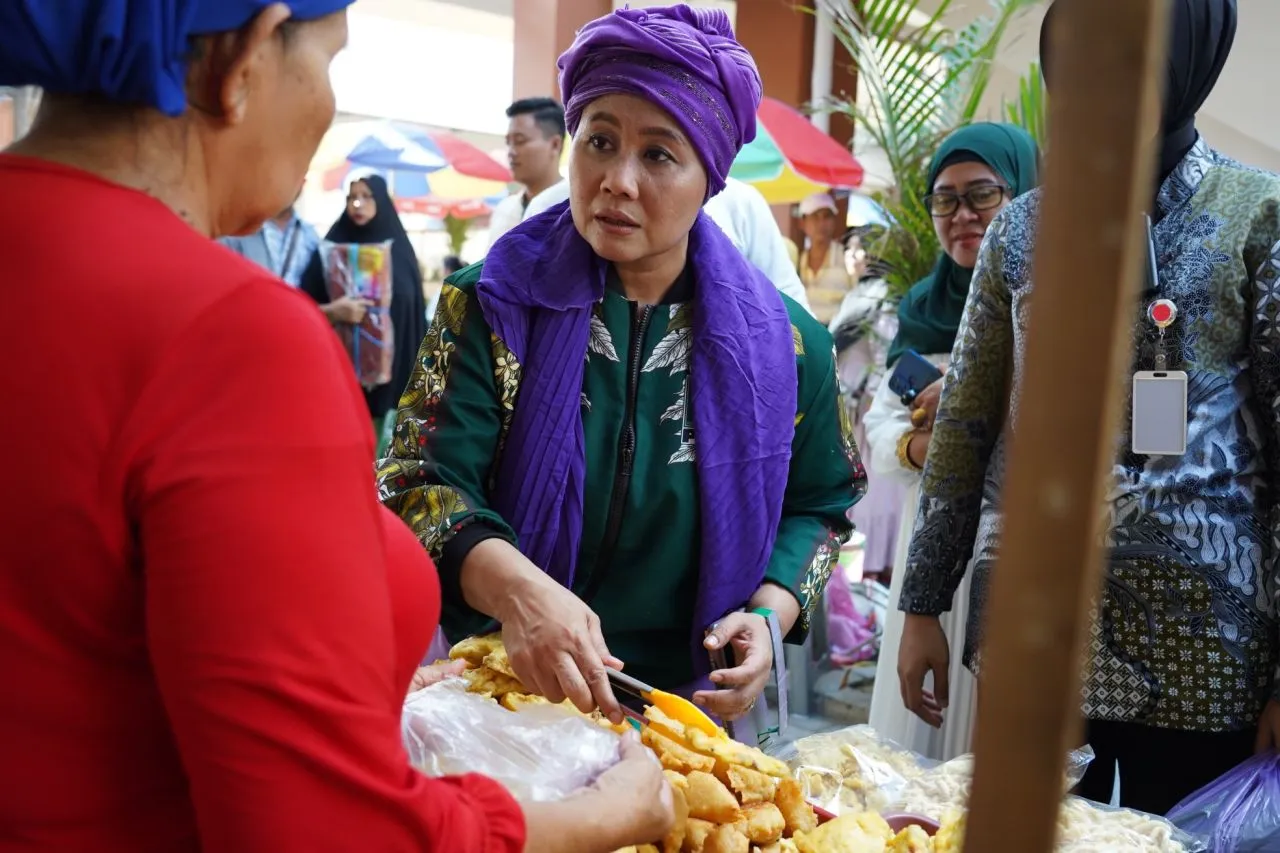 Cagub Luluk Kunjungi Pasar Tradisional di Pamekasan, Bawa Kabar Gembira untuk Pelaku UMKM