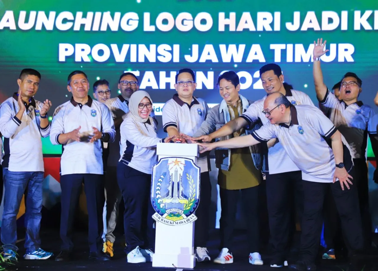 Serahkan Hadiah Sayembara Logo di Hari Jadi ke-79 Jatim, Pj. Gubernur Adhy: Angkat Filosofi Persatuan Jatim