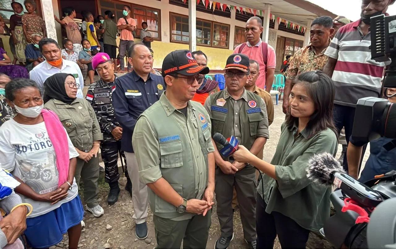 Kepala BNPB Tinjau Pengungsian Pascaerupsi Lewotobi Laki-Laki