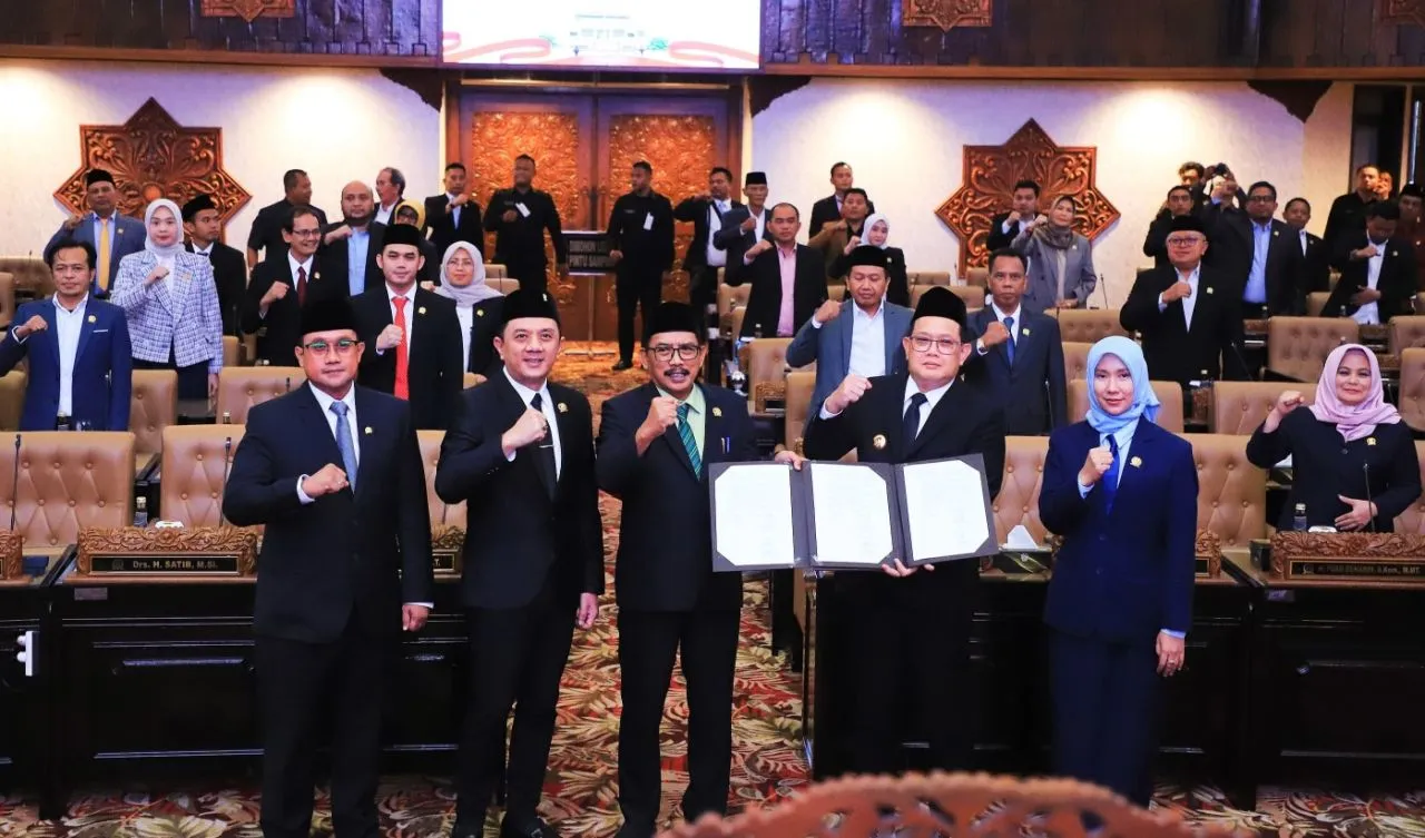 Raperda APBD Jatim 2025 Disetujui, Pj. Gubernur Adhy: Pendidikan & Kesehatan Masyarakat, Prioritas