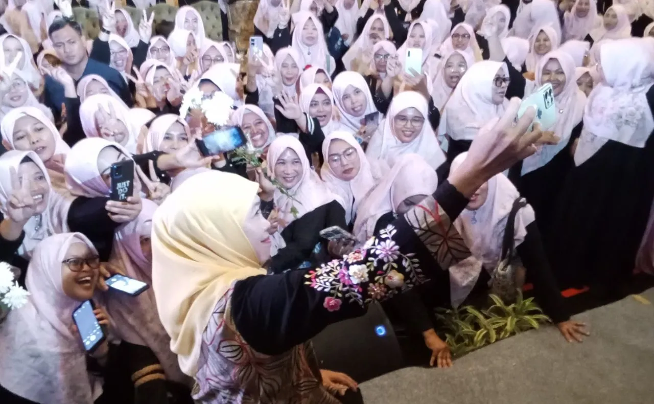 Khofifah Semangati Perempuan Aliansi Merpati Putih Jawa Timur Bangkitkan Usaha Ultra Mikro