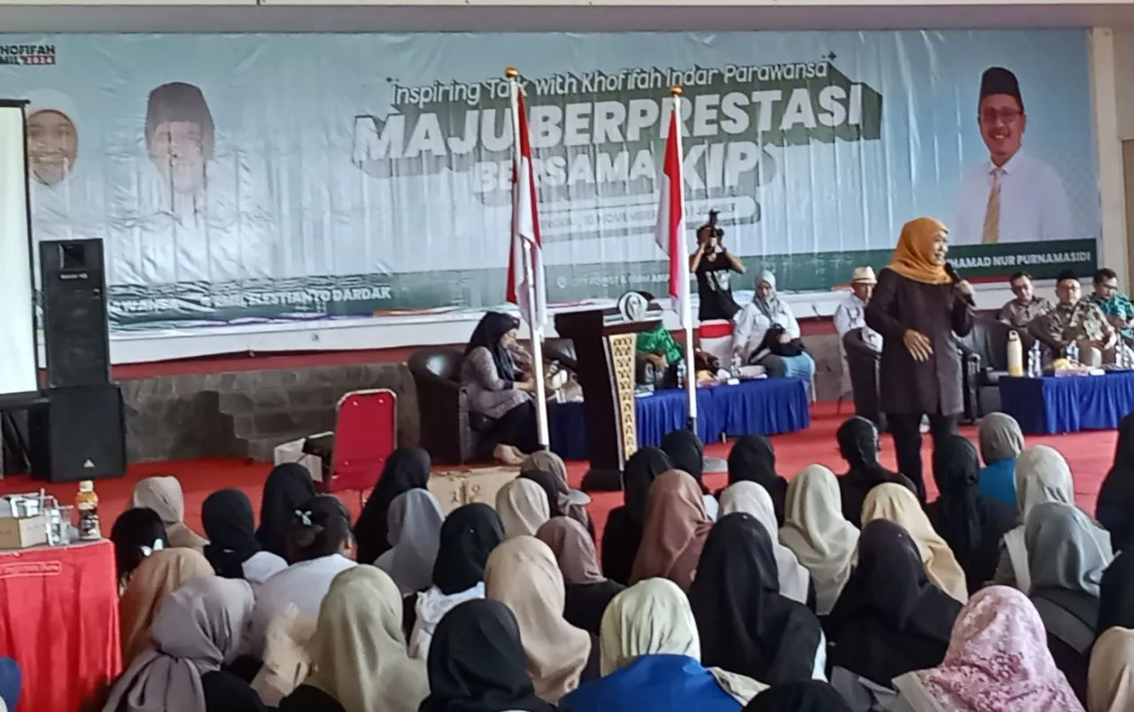 Khofifah Sapa Mahasiswa Se-Jember, Semangati Pemuda Jadi Pemimpin Masa Depan