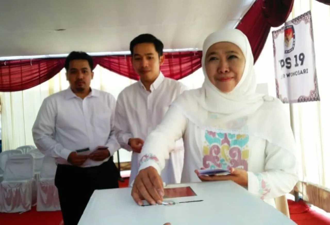 Pesan Khofifah Usai Nyoblos di TPS Minta Relawan Kawal Suara Hingga TPS dan Penghitungan