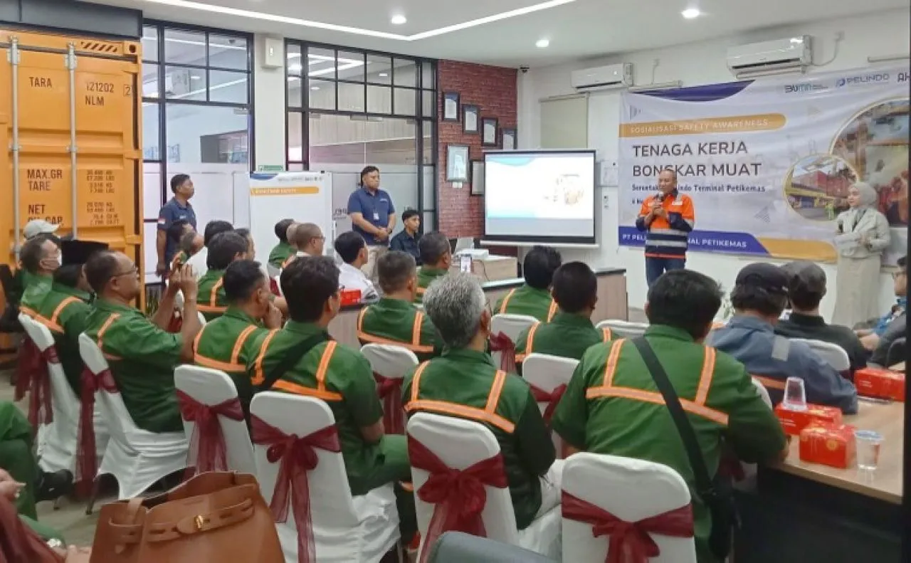 Pelindo Terminal Petikemas Sosialisasikan Safety Awareness