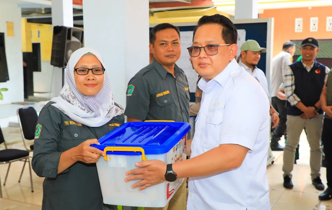 Pj. Gubernur Jatim Tinjau Kesiapan Logistik Jelang Pilkada Serentak di Kabupaten Lumajang