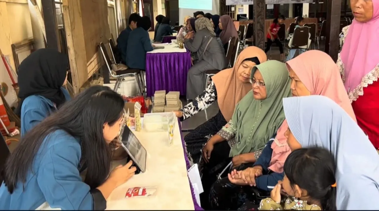 Program Pengabdian Masyarakat Fakultas Farmasi UNAIR: Membangun Pojok Herbal di Desa Pulungdowo