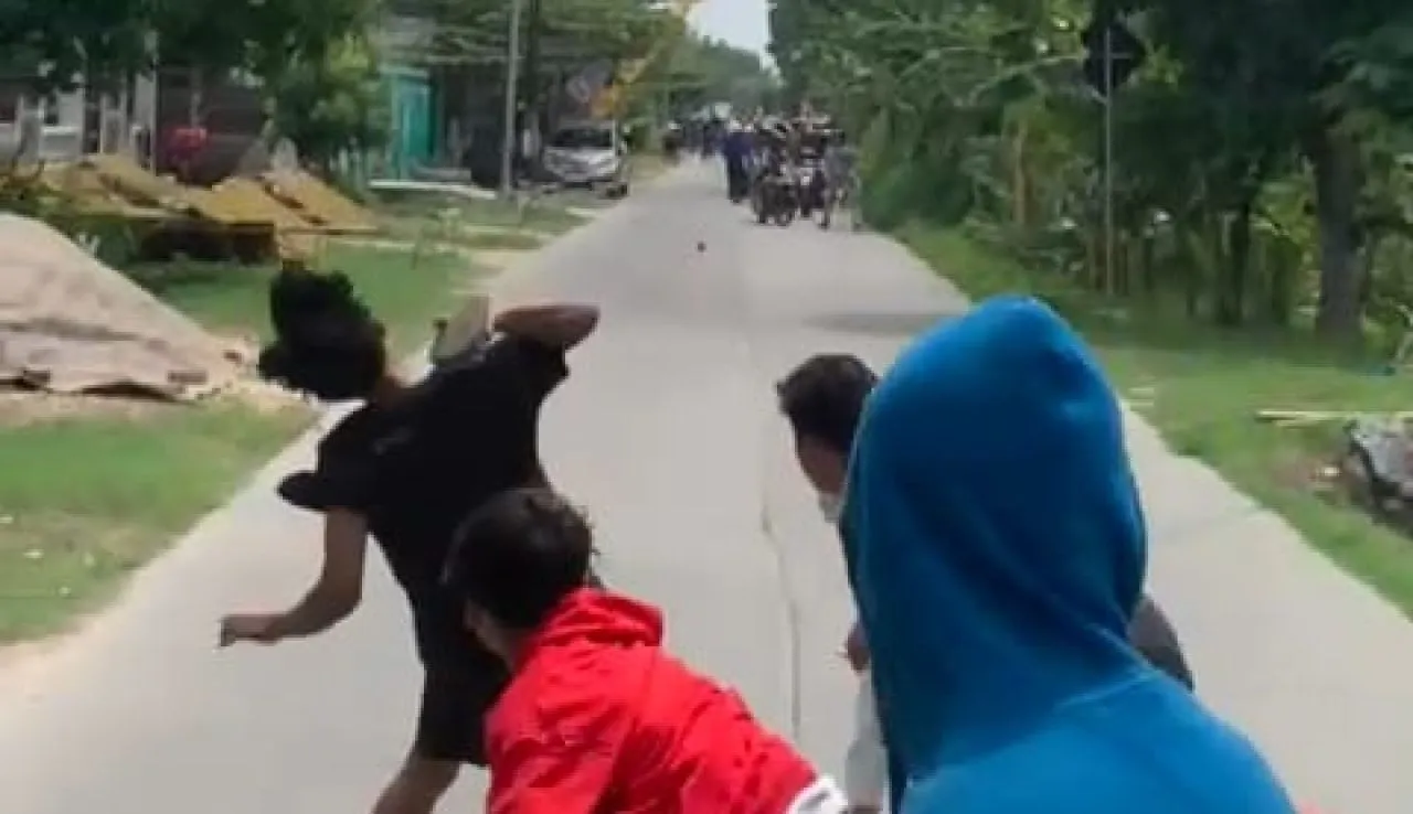 Kampanye 01 Teguh - Farida di Bojonegoro Diwarnai Tawuran