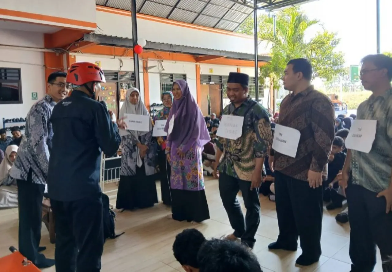 Edukasi Siaga Bencana: LAZNAS Yakesma Jawa Timur Bersama SMA IT Al Uswah Surabaya