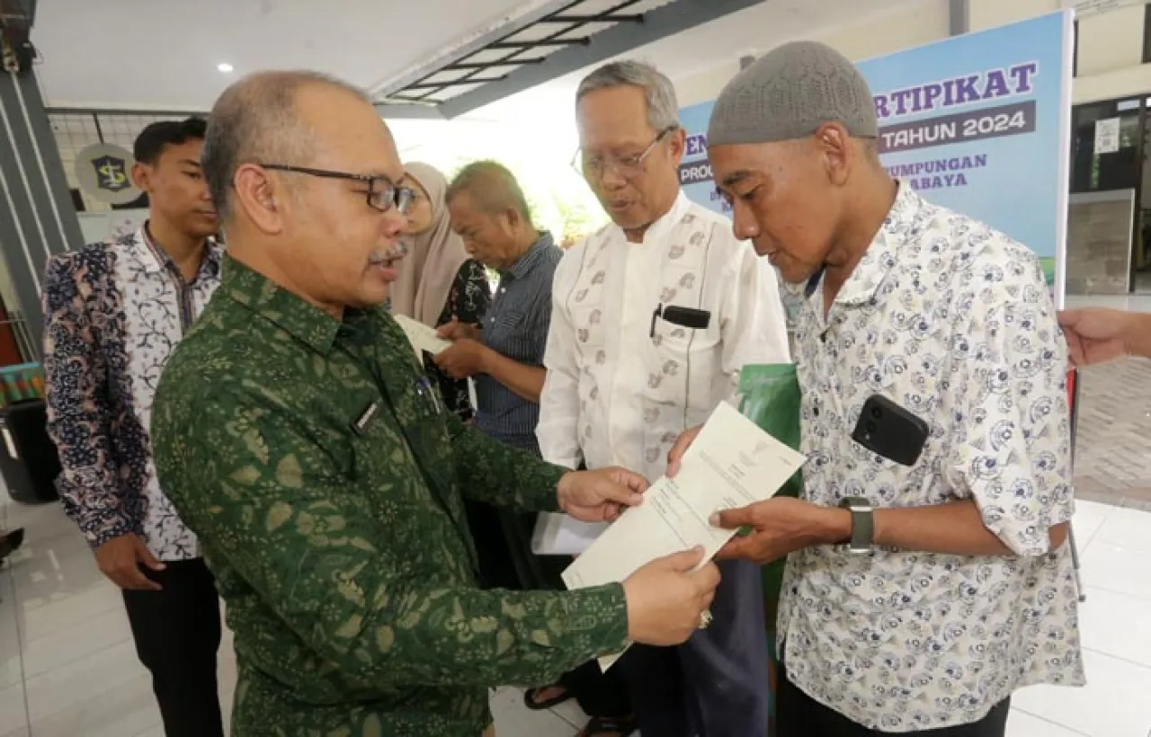 Warga Menur Pumpungan Lega, Akhirnya Miliki Sertifikat Tanah