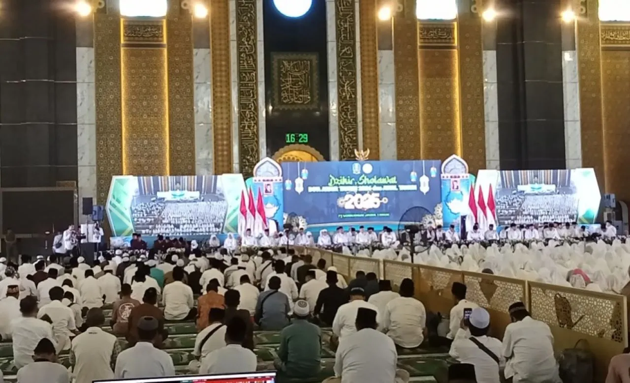 Pj. Gubernur Jatim Gelar Dzikir, Sholawatan dan Doa Bersama di Masjid Al Akbar Surabaya