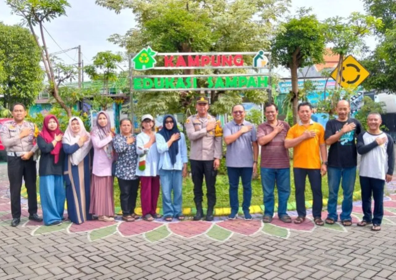 Kapolsek Sidoarjo Kota Apresiasi Program Ketahanan Pangan di Kampung Edukasi Sampah