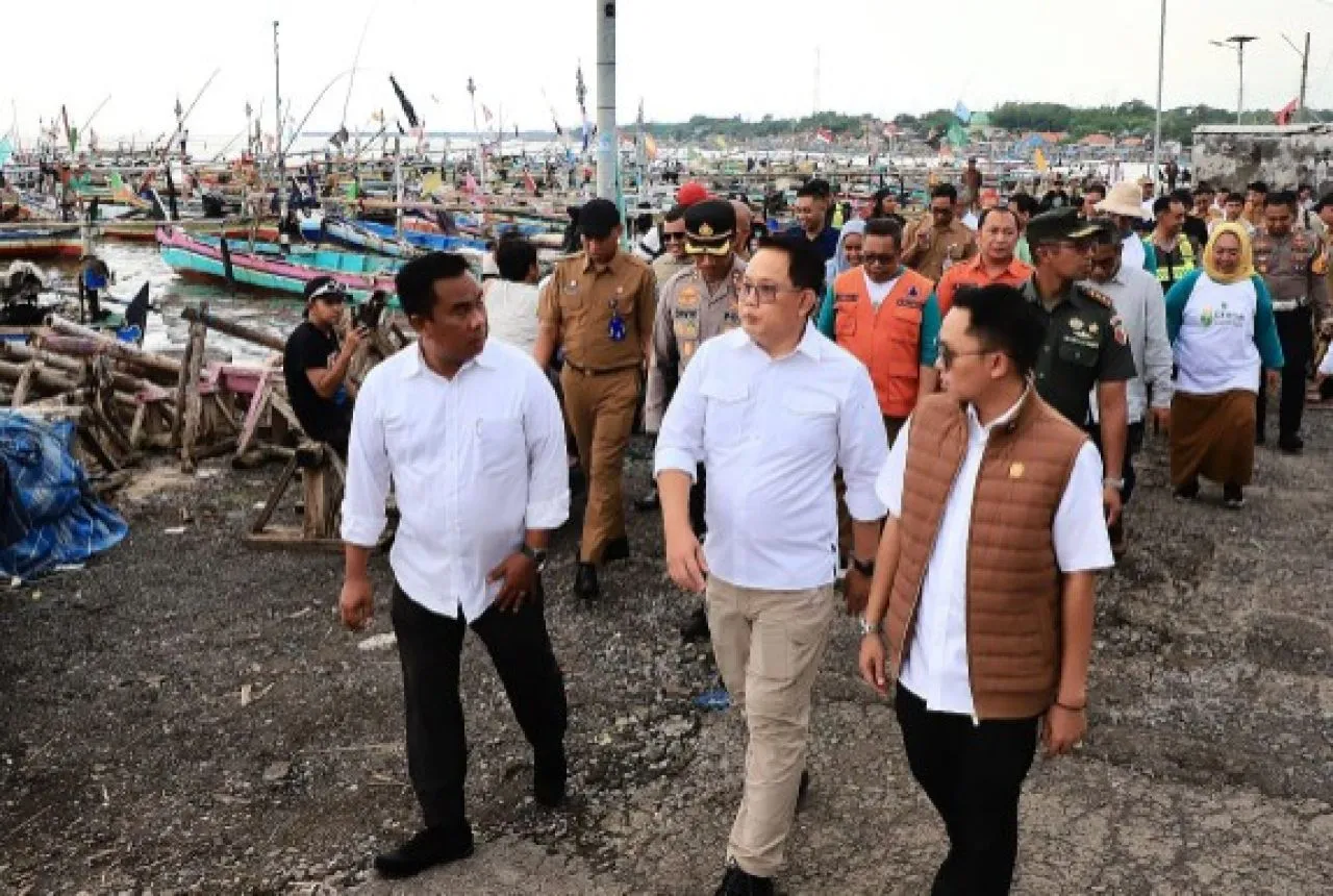 Pj. Gubernur Jatim Tinjau Daerah Terdampak Angin Puting Beliung di Pesisir Pasuruan