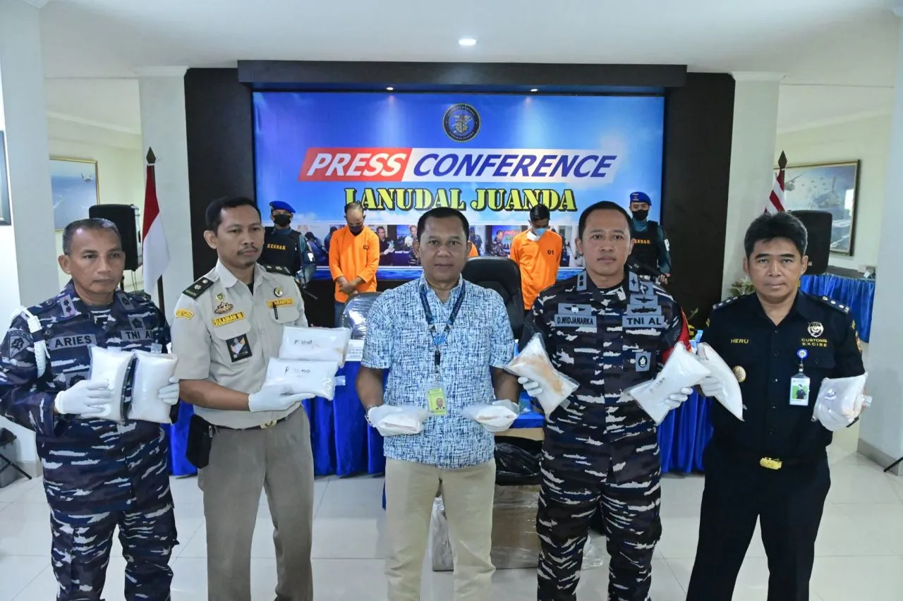 Satgaspam TNI AL Bandara Juanda Gagalkan Upaya Penyelundupan Benih Bening Lobster Senilai 9 Miliar