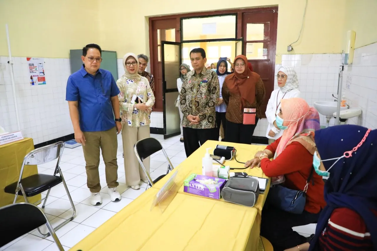 Pj. Gubernur Jatim Ajak Masyarakat Manfaatkan Cek Kesehatan Gratis