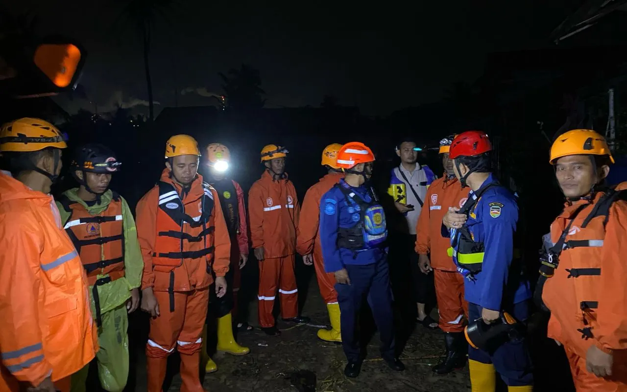 Tanggul Sungai Cinangka Jebol, Rendam Rumah Warga Purwakarta