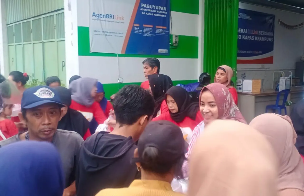 BRI Link BO Kapas Krampung Gelar Acara Sosial Bagi Takjil dan Bukber di Ramadan