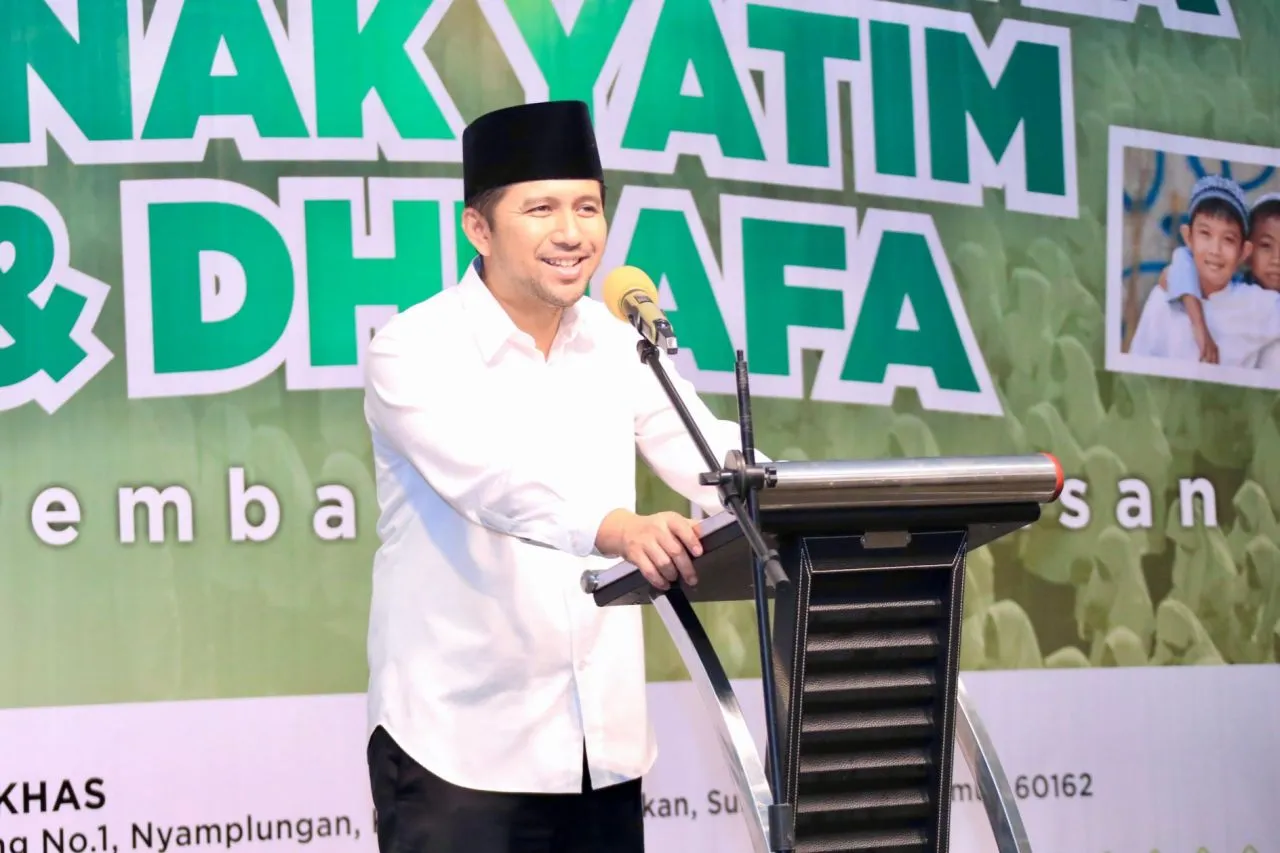 Wagub Emil Bersama Barisan Gus dan Santri Buka Puasa Dengan Anak Yatim
