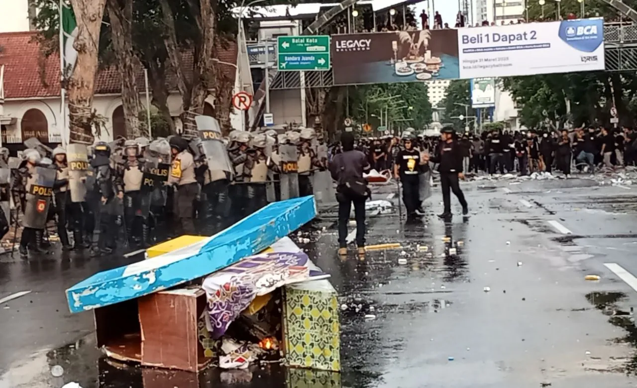 AJI Surabaya Kecam Polisi Pukul dan Intimidasi Jurnalis Saat Meliput Demo Tolak Pengesahan UU TNI
