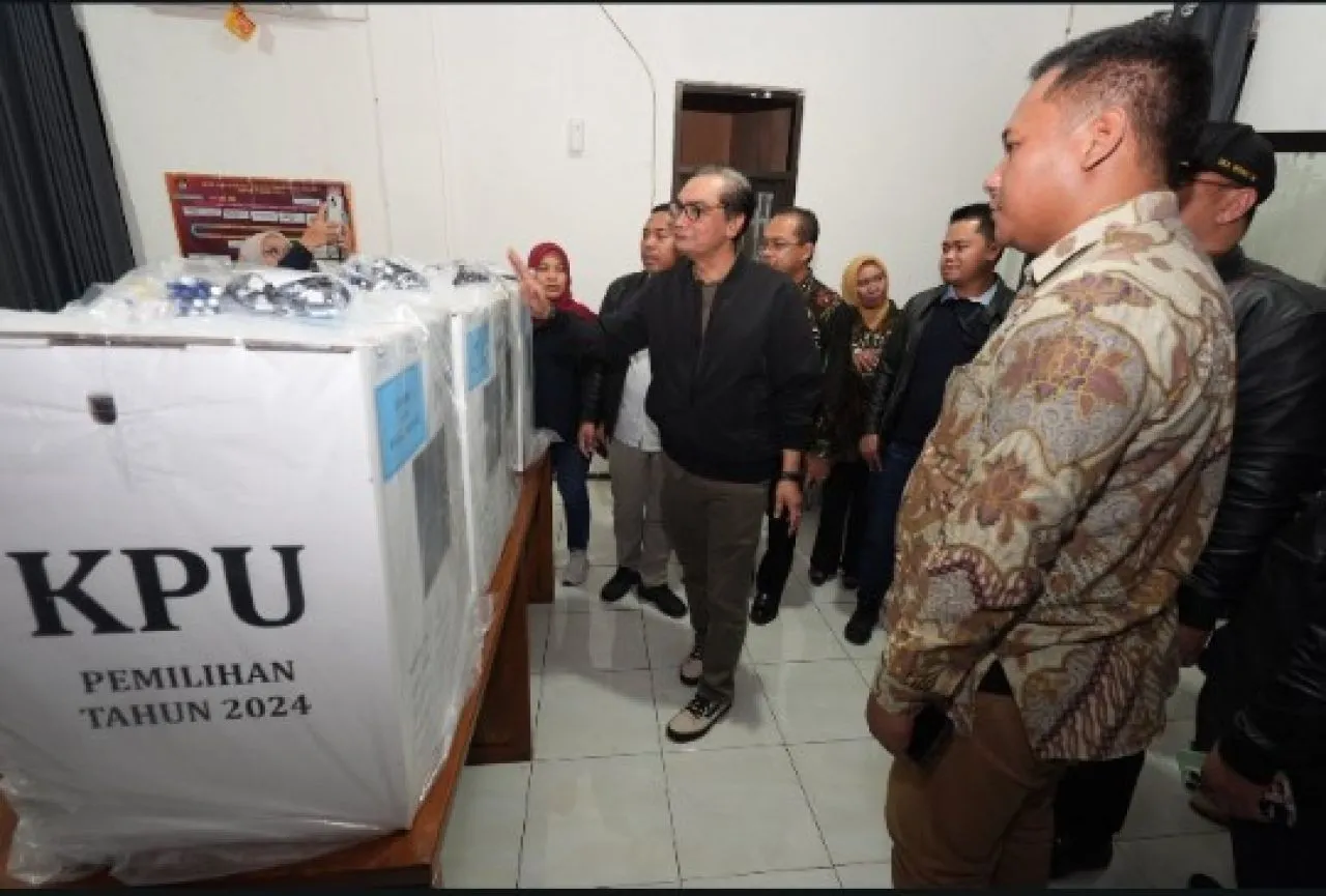 KPU RI - KPU Jatim Hadiri Pendistribusian Logistik PSU Pemilihan Bupati dan Wakil Bupati Magetan Tahun 2024