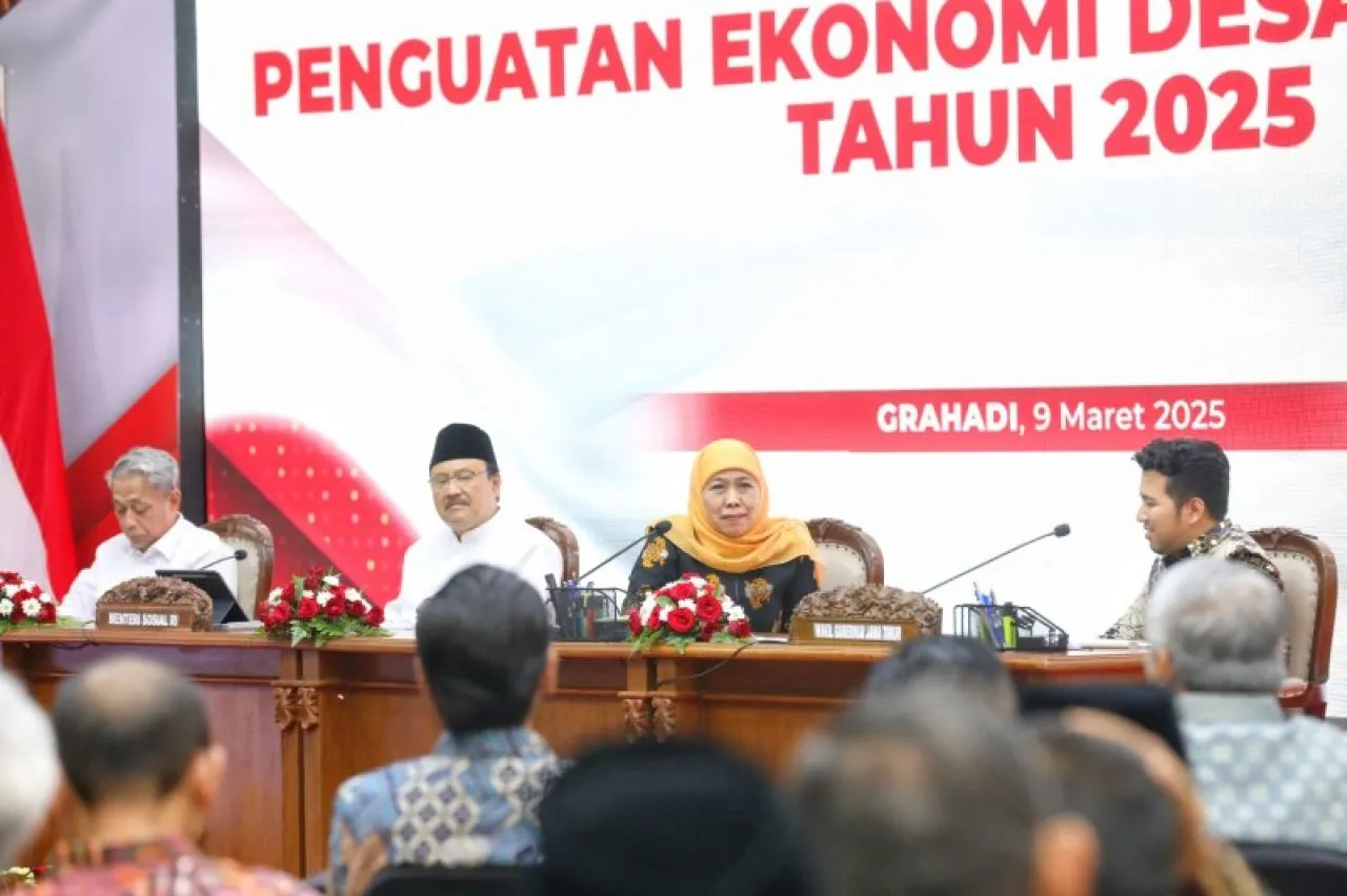 Gubernur Khofifah Pastikan Jatim Siap Jalankan Program Sekolah Rakyat dan DTSEN