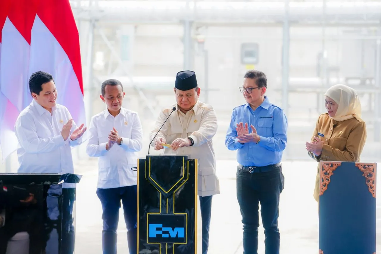 Dampingi Presiden Prabowo Resmikan Pabrik Pemurnian Logam Mulia PTFI