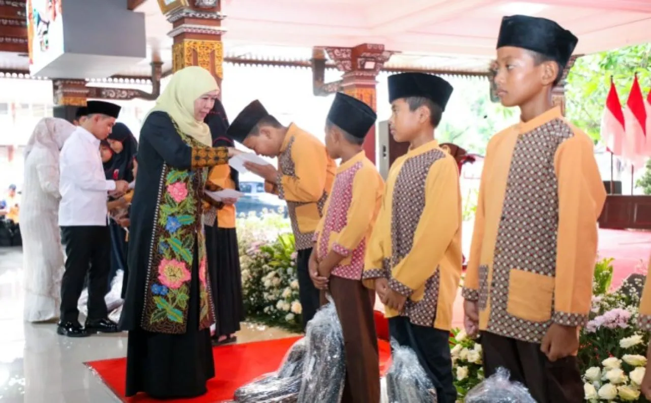 Di Mojokerto, Gubernur Khofifah Ajak Masyarakat Berbagi di Bulan Ramadan