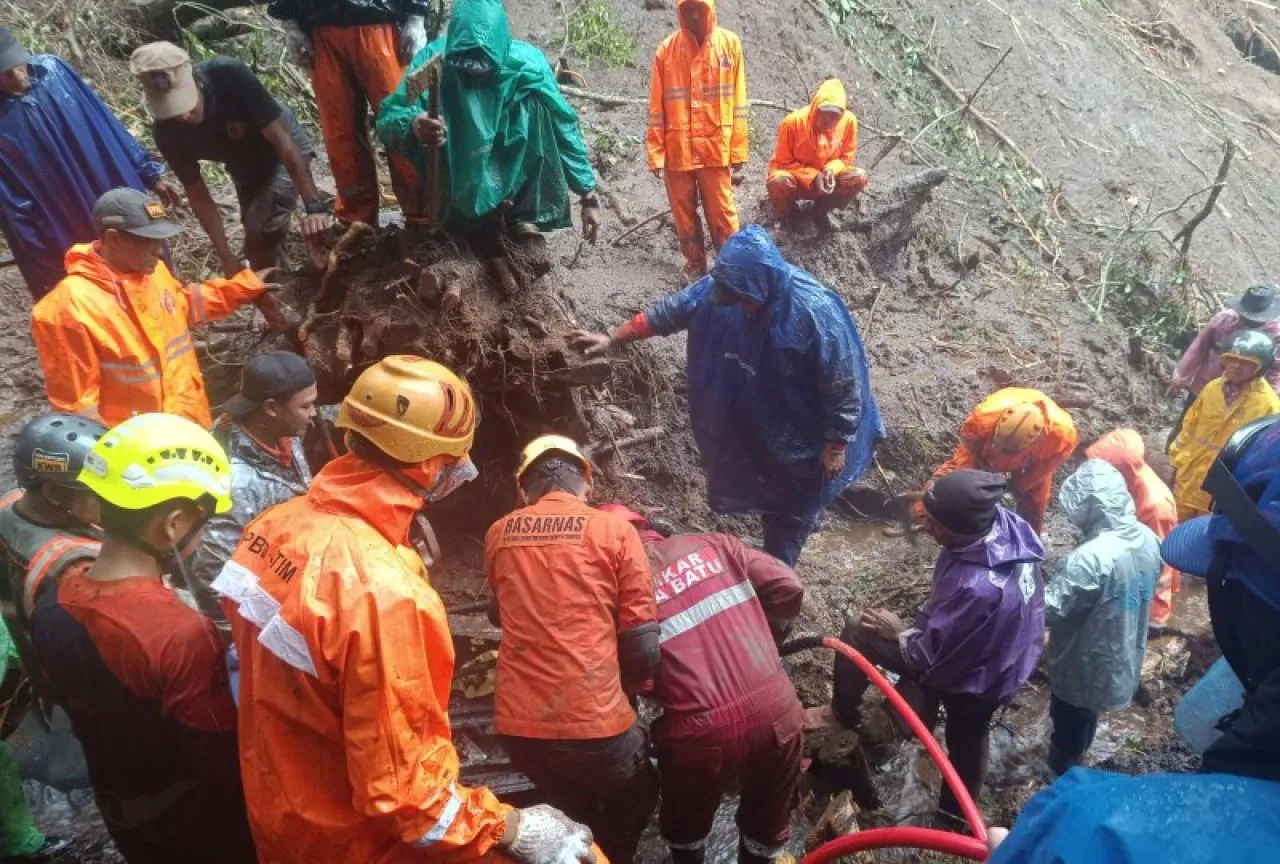 Bencana Tanah Longsor di Jalur Pacet-Cangar Jatim