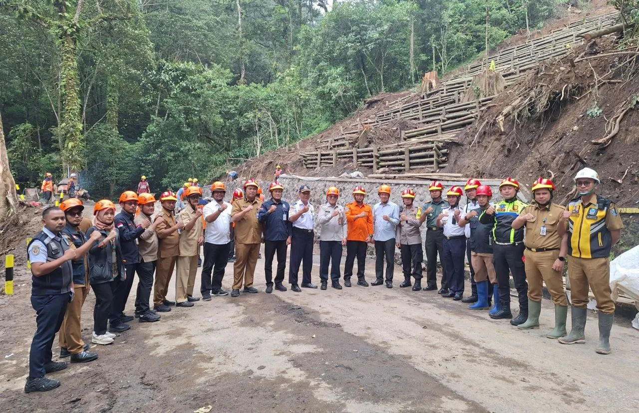 Jalur Longsor Pacet-Cangar akan Dibuka Secara Terbatas Rabu Lusa